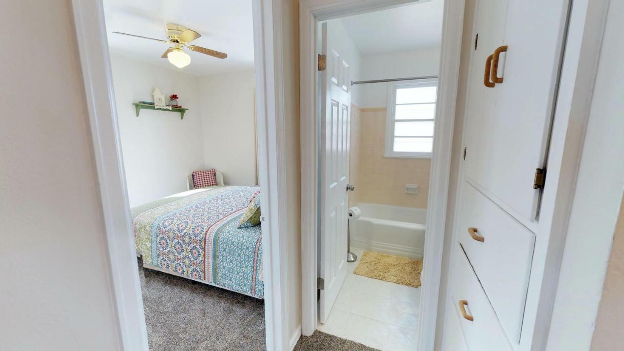 Wisteria Vine Cottage Монтичело Екстериор снимка